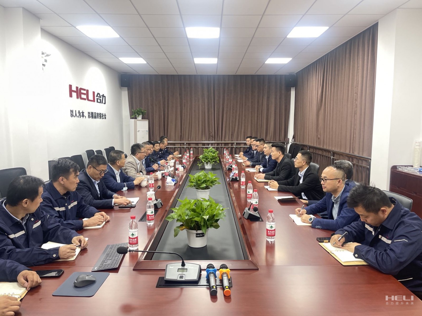 与上海008PG国际昆山、嘉定分公司员工交流座谈.jpg